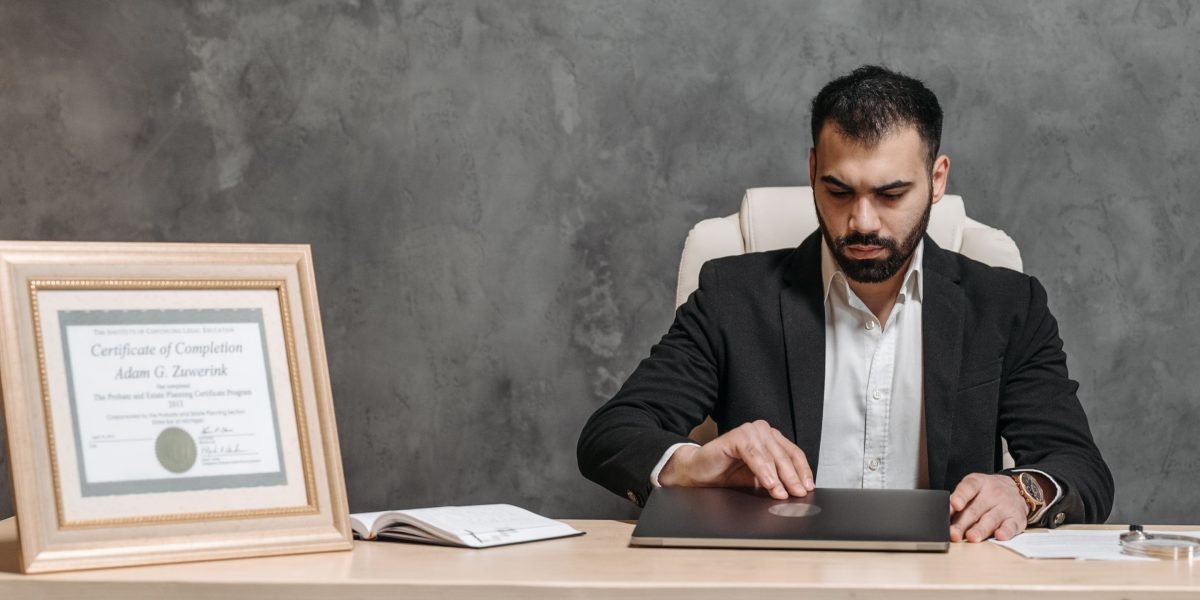 Identify and Hire Top Lawyers for Business Disputes in 2026